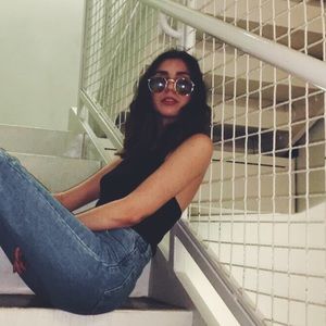 Meet your Posher, Hala
